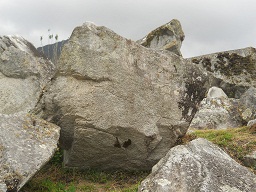 Der grosse Steinbruch von Machu Picchu:  Gigasteine mit flachen, praktisch geraden Flchen
