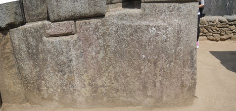 Machu Picchu, Meditationszimmer: Der Stein mit 32 Ecken, Innenansicht, Panoramafoto 02