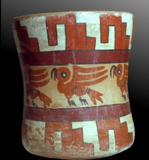 Vogel auf grossem Gefss mit
                          Treppenmotiv am oberen Rand, Nasca-Keramik