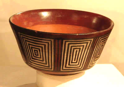 Quadrate auf einer Schale der
                          Nasca-Keramik