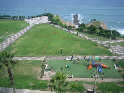 Maria Reiche Park in Miraflores in Lima,
                          the drawing of the hummingbird with a
                          children's play ground with artificial lawn
                          aside, what an exemplary play ground!