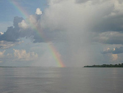 Amazonas mit Regenbogen / Amazonas
                                con arco-iris